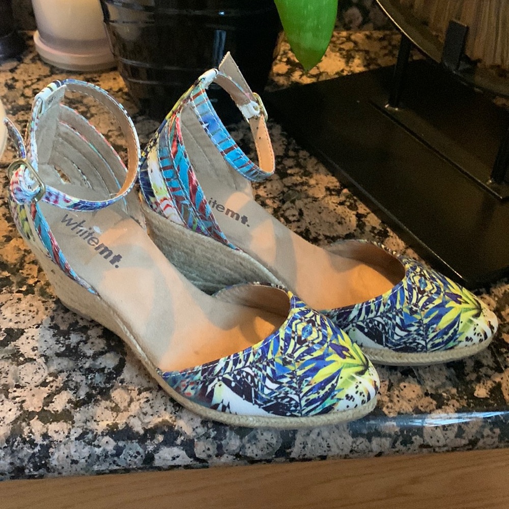 White mt. Colorful heels size 5.5